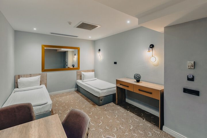 Room 53 of 173