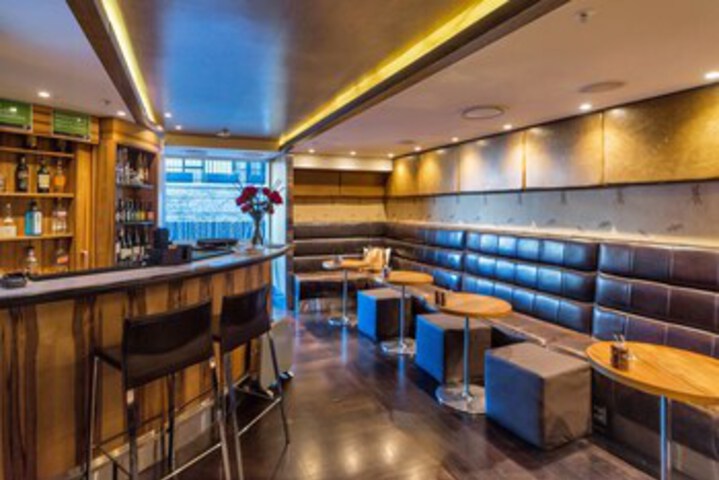 Lounge 2 of 14