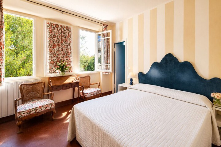 Room 33 of 74