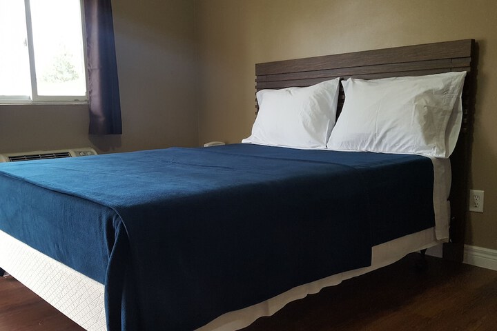 Room 2 of 28