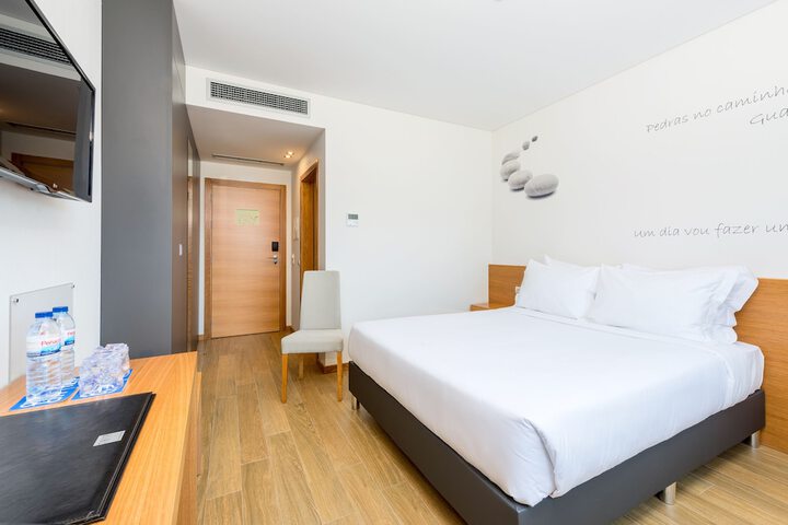 Room 8 of 47