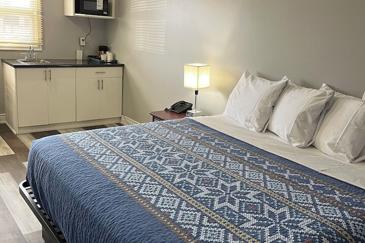 Room 32 of 49