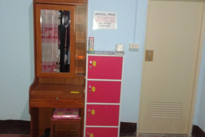Room 7 of 18