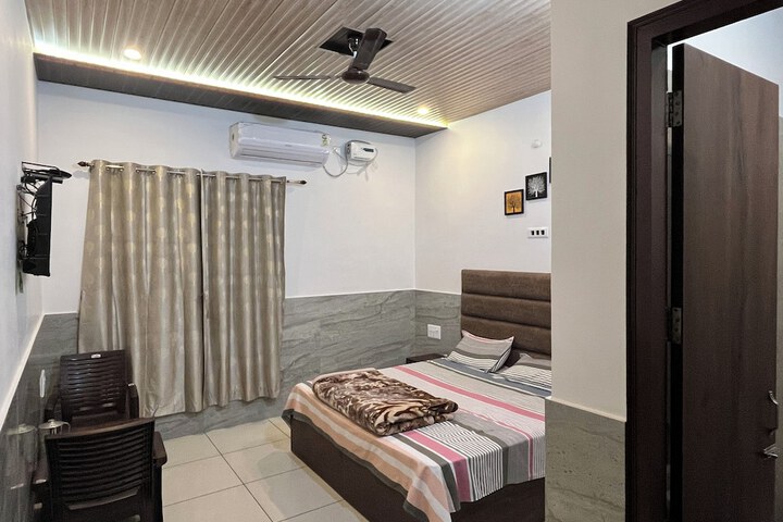 Room 7 of 30