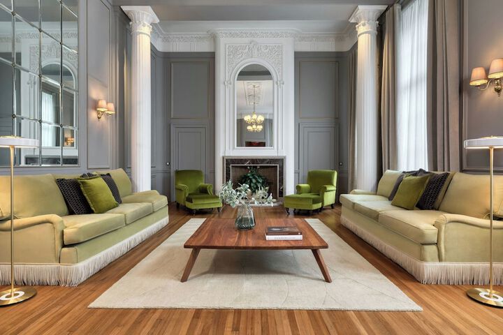 Lounge 206 of 239