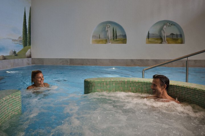 Pool 41 of 121