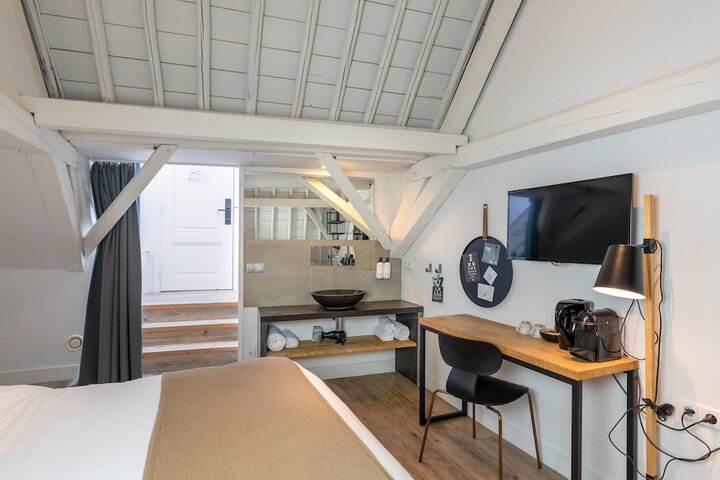 Room 4 of 67