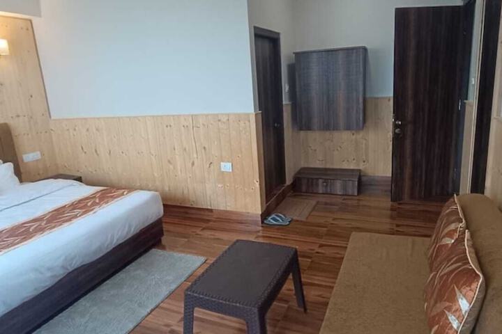 Room 3 of 32