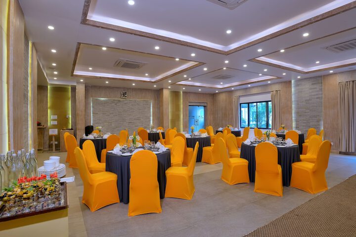Ballroom/Hall 42 of 55