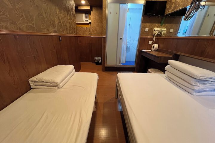 Room 16 of 35