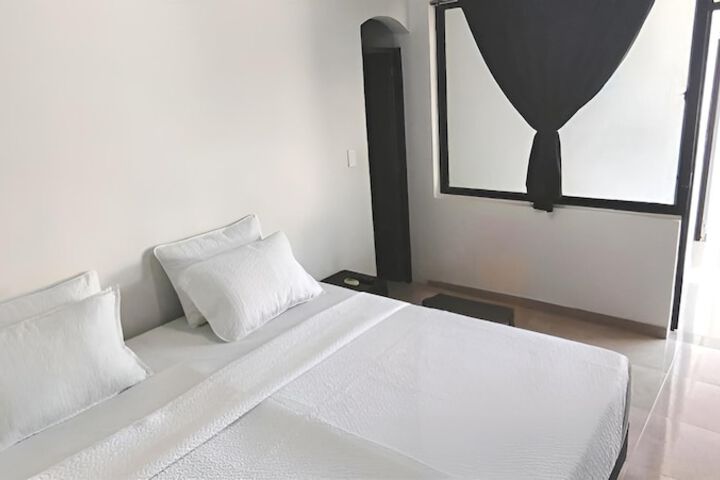 Room 5 of 33