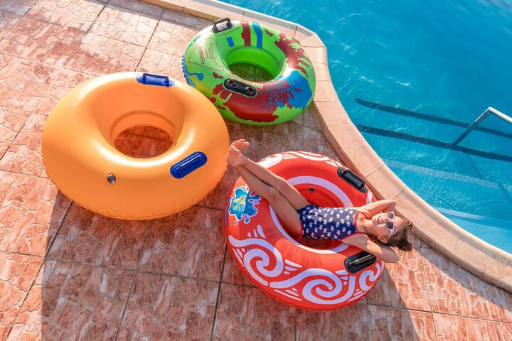Hotel Pool