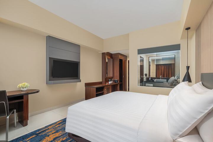 Room 7 of 33