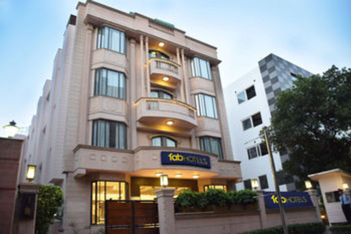 Fabhotel Checkin by Oran