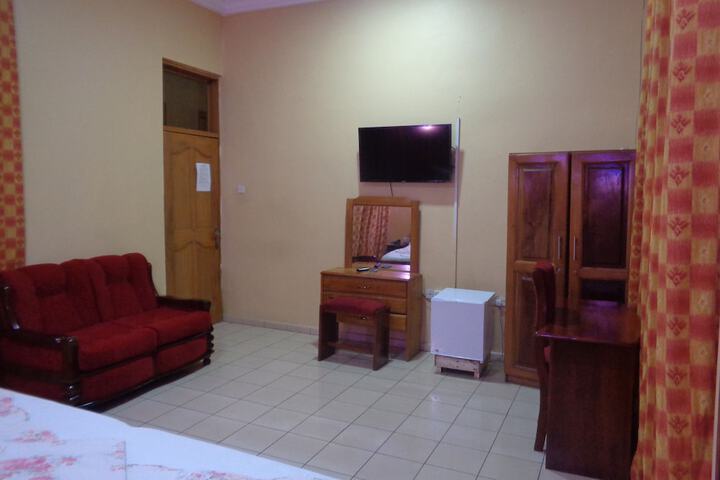 Room 13 of 36