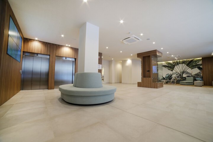 Entrance & Lobby