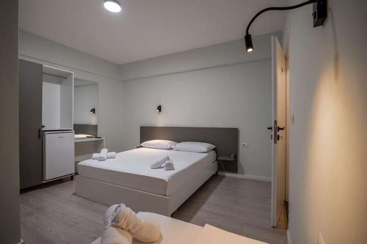 Room 7 of 44