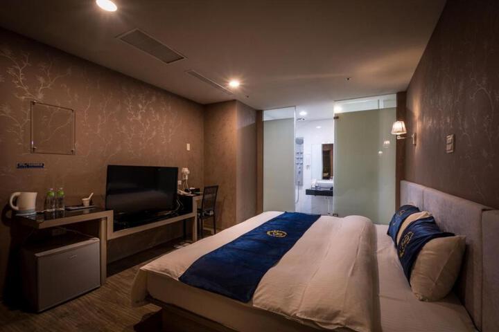 Room 18 of 41