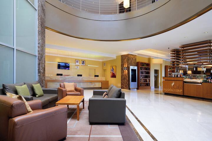 Entrance & Lobby
