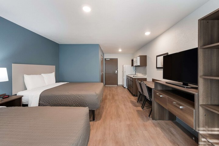 1 Queen Bed (21 of 23)