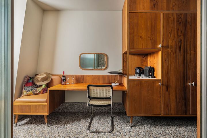 Room 20 of 39
