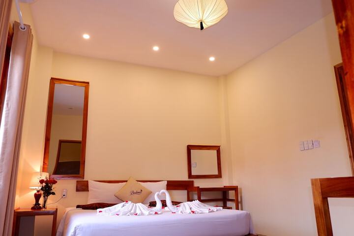Room 12 of 97