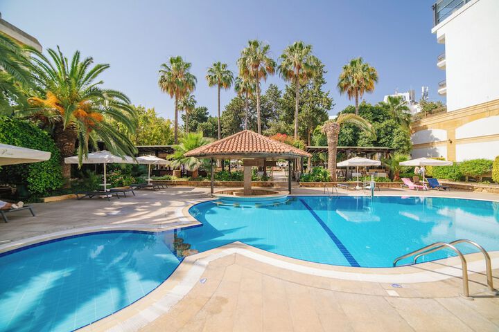 Pool Hotel
