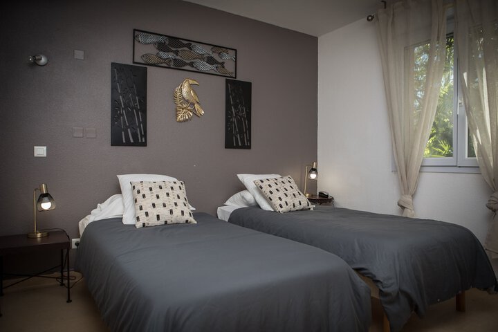 Room 3 of 84