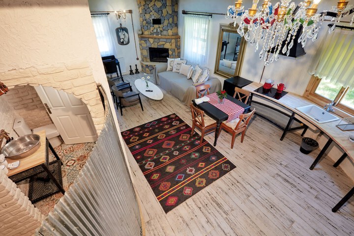 Room 44 of 187