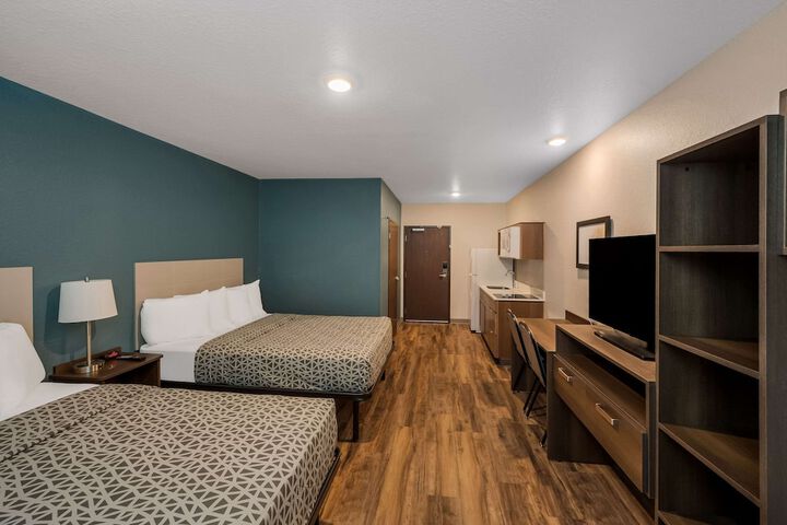 Suite Queen Bed (4 of 11)