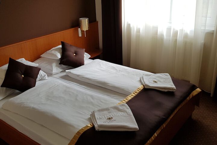 Room 7 of 40