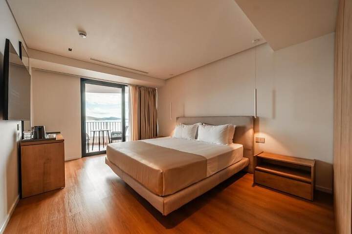 Room 25 of 97
