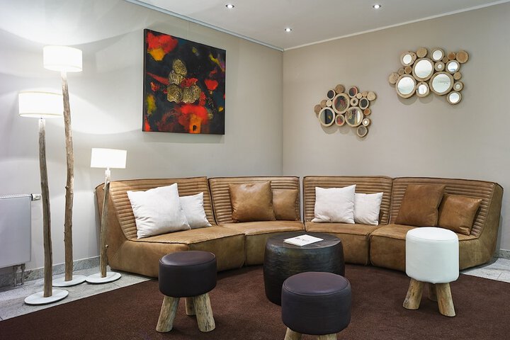 Entrance & Lobby