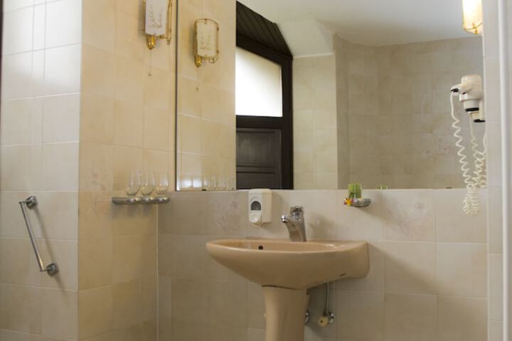 Room 43 of 65