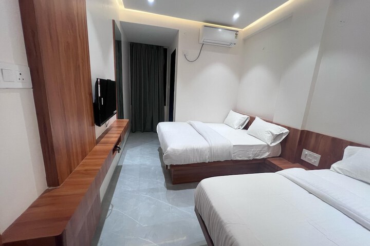 Room 13 of 34