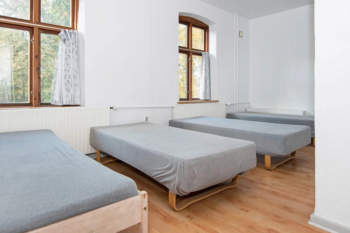 Room 2 of 25