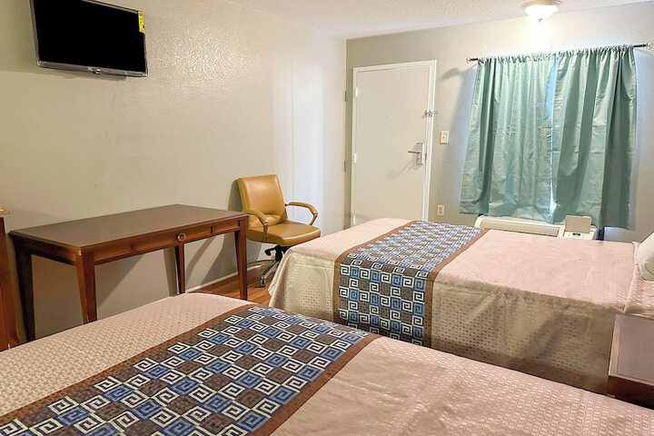 2 Double Beds (8 of 20)