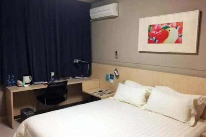 Room 5 of 11