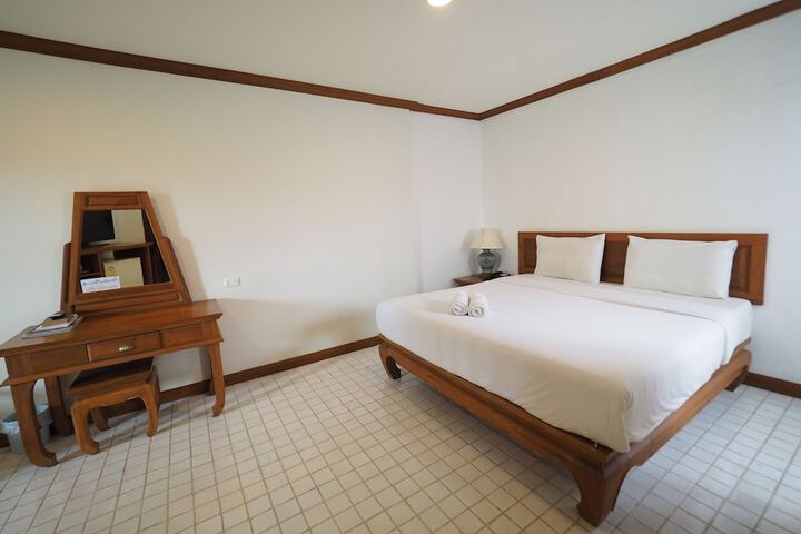 Room 14 of 32