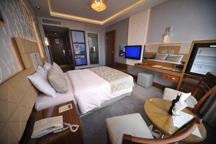Room 12 of 110