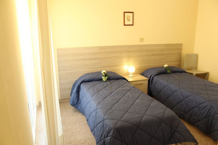 Room 21 of 136
