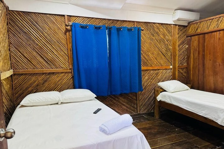 Room 2 of 25