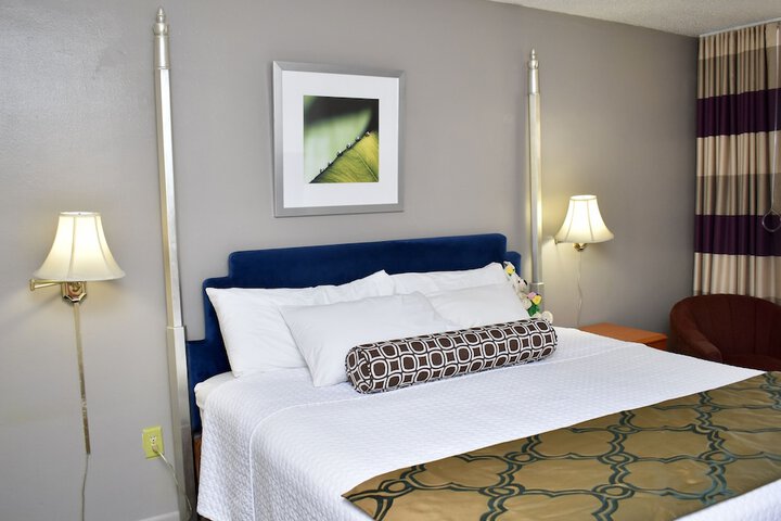 Room 6 of 32