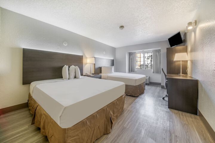 2 Queen Beds (11 of 31)