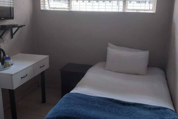 Room 13 of 40