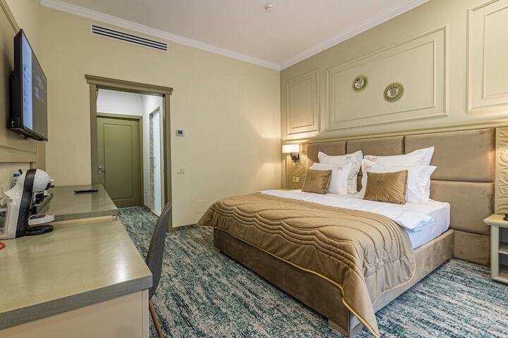 Room 9 of 19