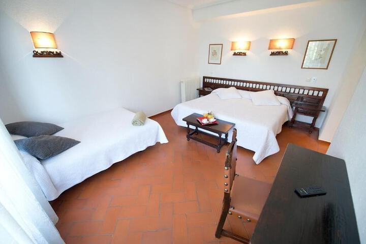 Room 9 of 38