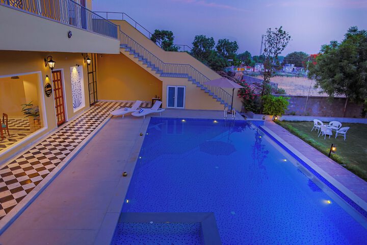 Pool 49 of 75
