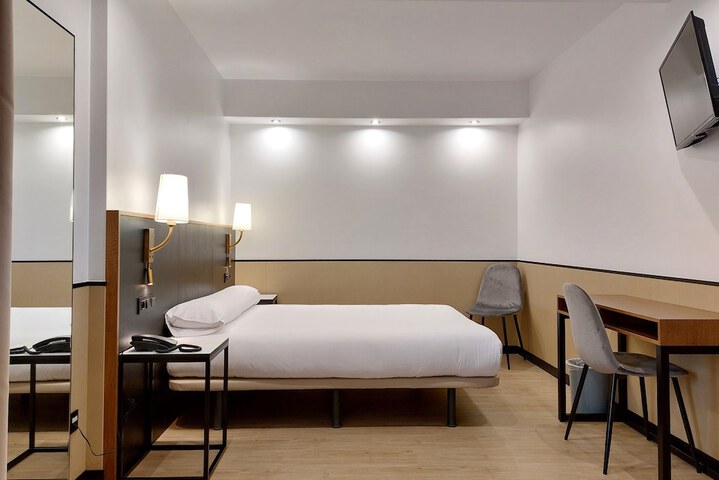 Room 17 of 105