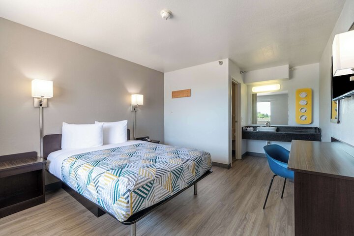 Double Room Disability Accessible (8 of 16)